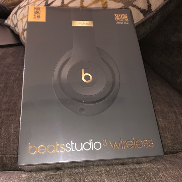 Beats Studio 3 Wireless Headphones - Picture 2 of 2